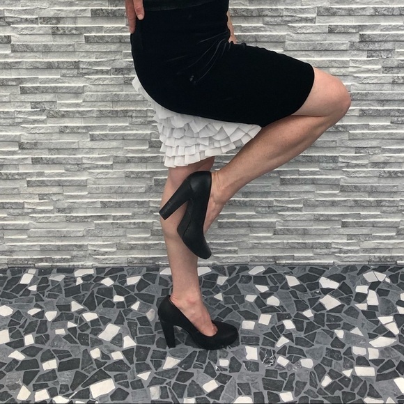 High-Waist pencil skirt with back ruffles - Picture 5 of 9